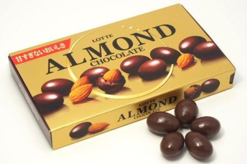 Миндаль в молочном шоколаде "ALMOND CHOKO BALL",  Lotte, 42 гр, Корея